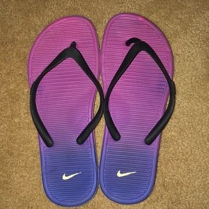 Nike flips flops